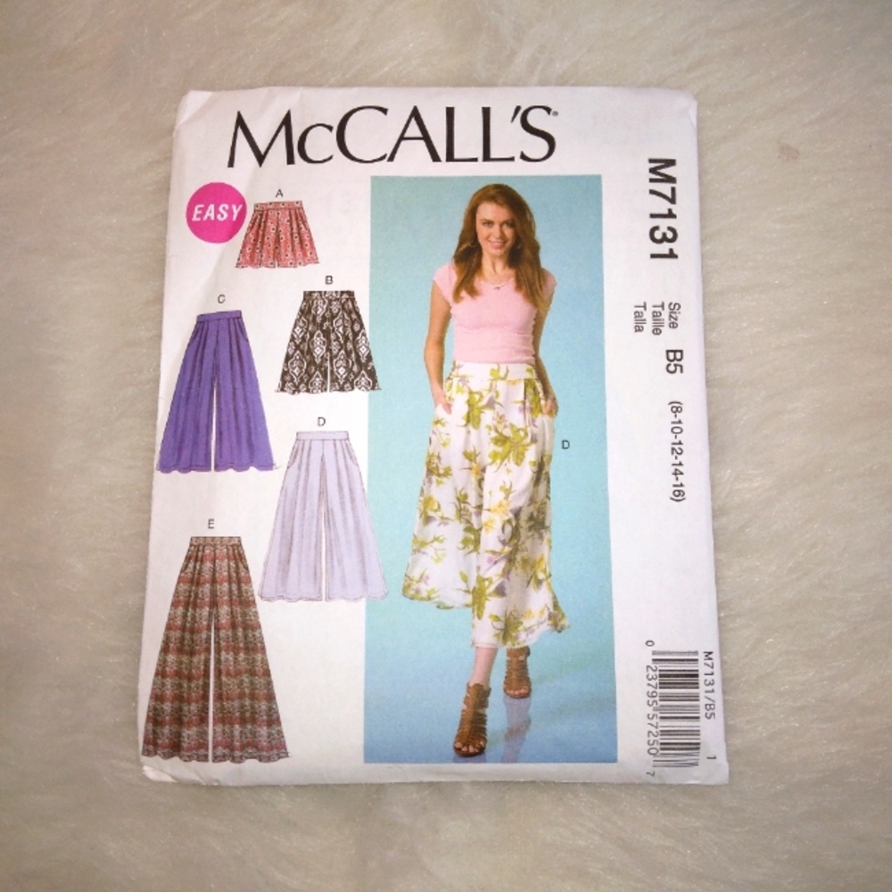 MCCALL'S M7131 Sz 8-16 EASY Misses pleated front very wide leg pants or shorts
